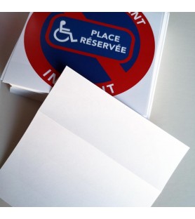 Interdiction de stationner sur les places réservées aux handicapés